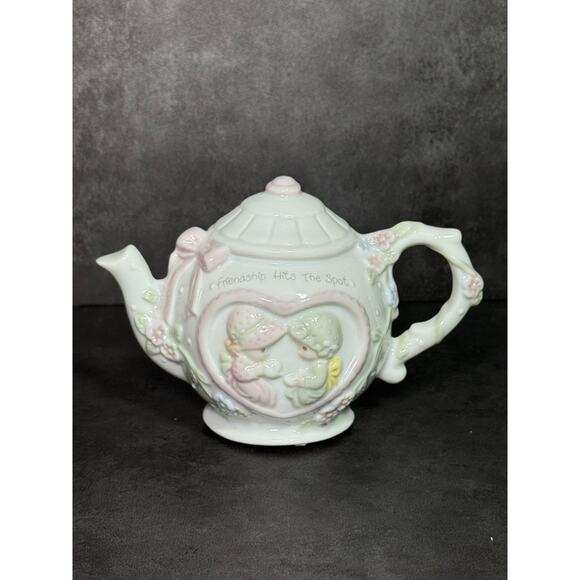 Vintage 1993 Precious Moments “Friendship Hits The Spot” Teapot Figurine - Picture 1 of 7